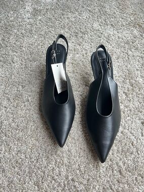 Pointed Toe Black Slingback Flats. Size 11